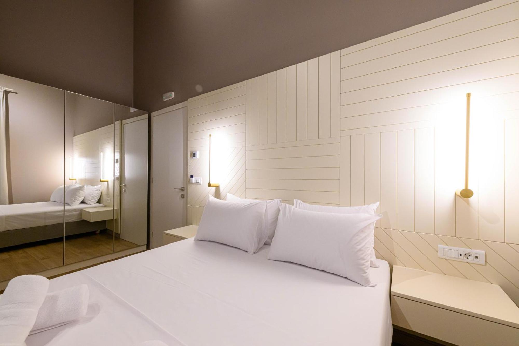Blueblood - The Rooms Kalamata Exterior photo