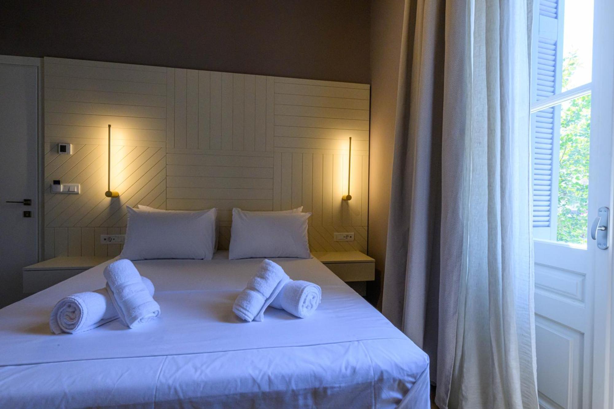 Blueblood - The Rooms Kalamata Exterior photo