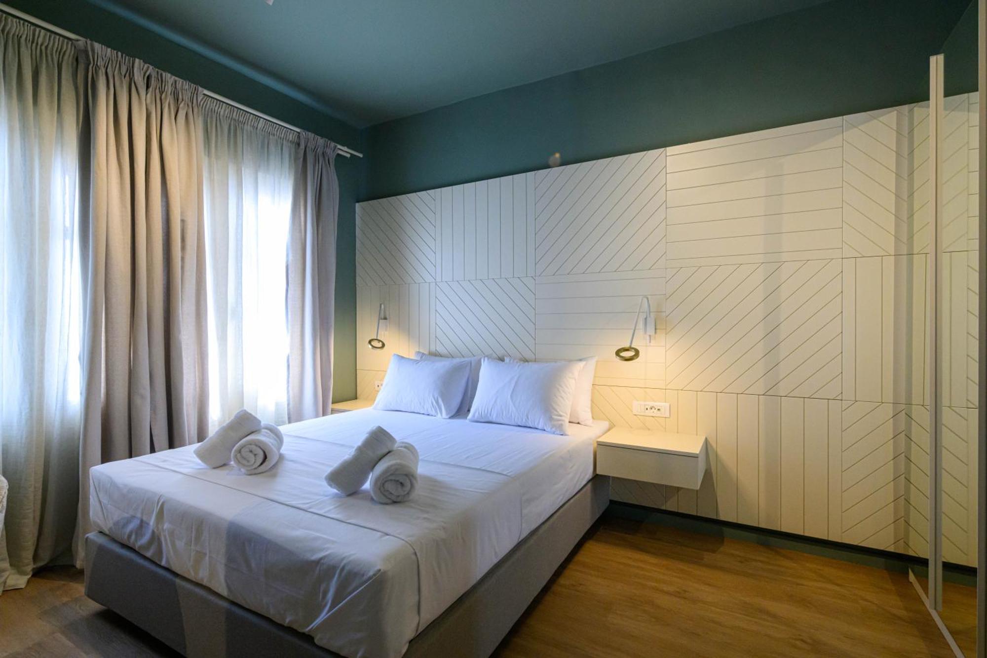 Blueblood - The Rooms Kalamata Exterior photo